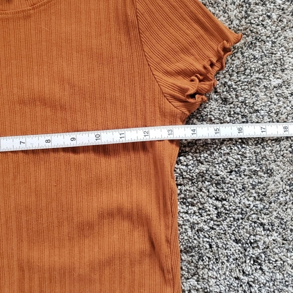 Bozzolo | Ribbed Crop Top with Ruffled Hem - Picture 3 of 5